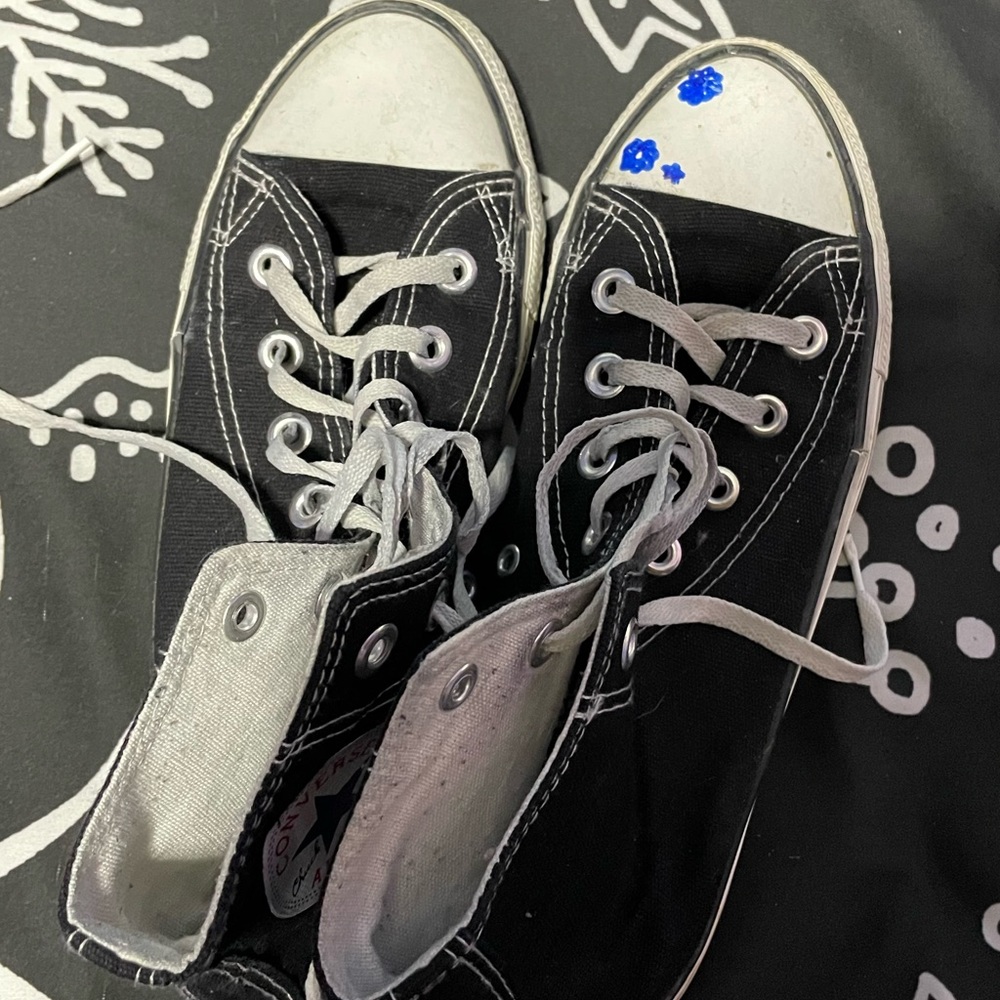 Shoesssss.   WILL HAVE TO PAY FOR SHIPPING +18$